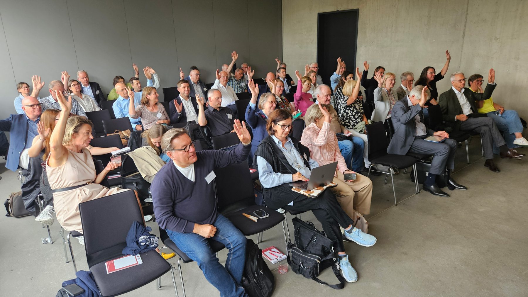 Plenum – Vertreterinnen und Vertreter der Mitgliedsorganisationen