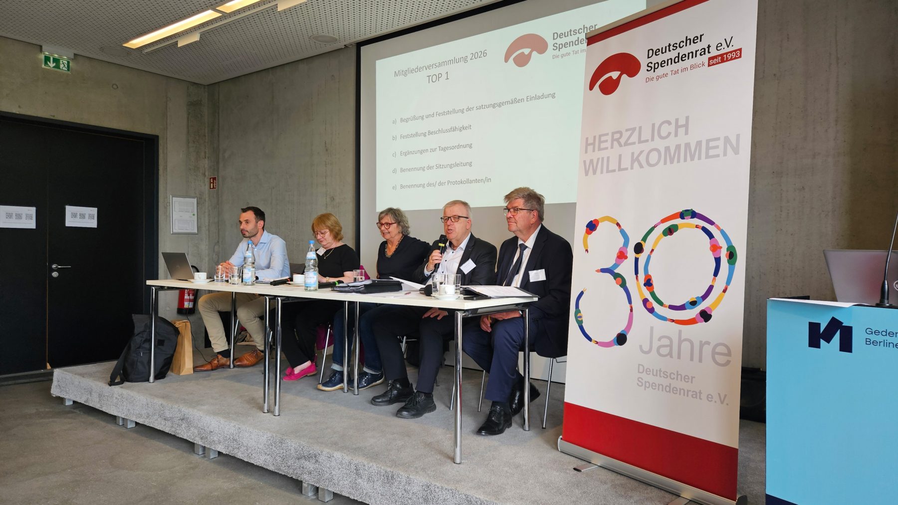 Praesidium der MV des Deutscher Spendenrates – v.l.n.r.: Samuel Bayer; Bianca Kaltschmitt; Manuela